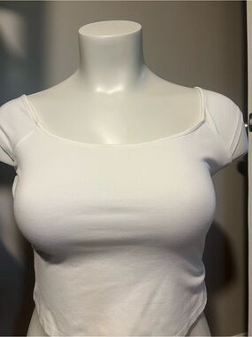 Women's White Scoop-Neck Tank Top - Versatile Everyday Layer